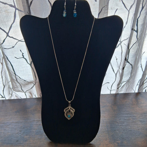"Snap" Necklace w/Matching Blue Bead Earrings